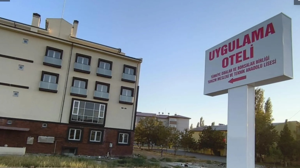 IĞDIR TÜRKİYE ODALAR VE BORSALAR BİRLİĞİ TURİZM MESLEKİ VE TEKNİK ANADOLU LİSESİ’NDE ÖĞRENCİLER UYGULAMA OTELİNDEKİ DENEYİMLERİYLE İŞ HAYATINA HAZIRLANIYORLAR.